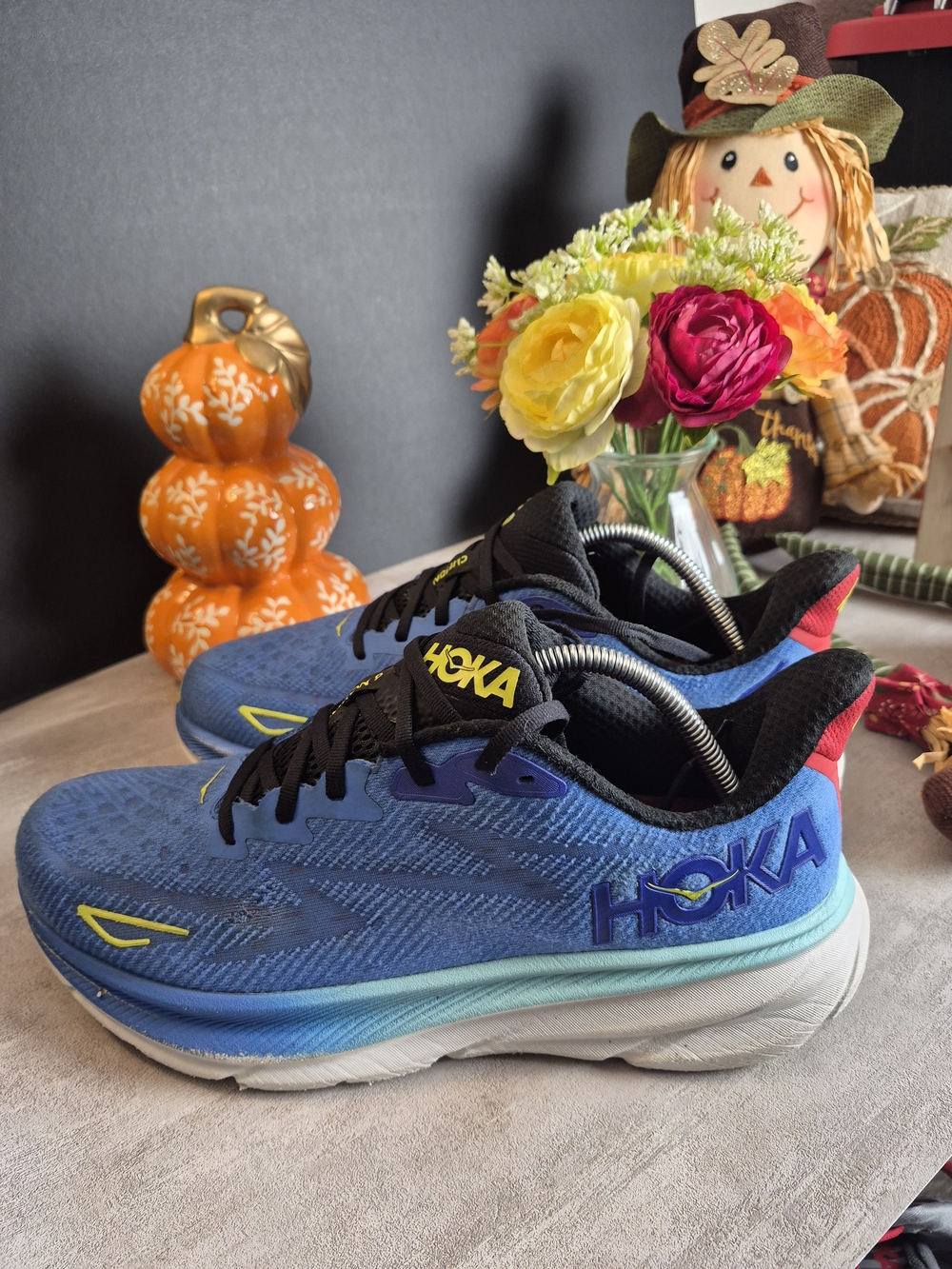 Hoka Mens Blue Athletic Sneakers with Yellow Accents.Size 10.5d